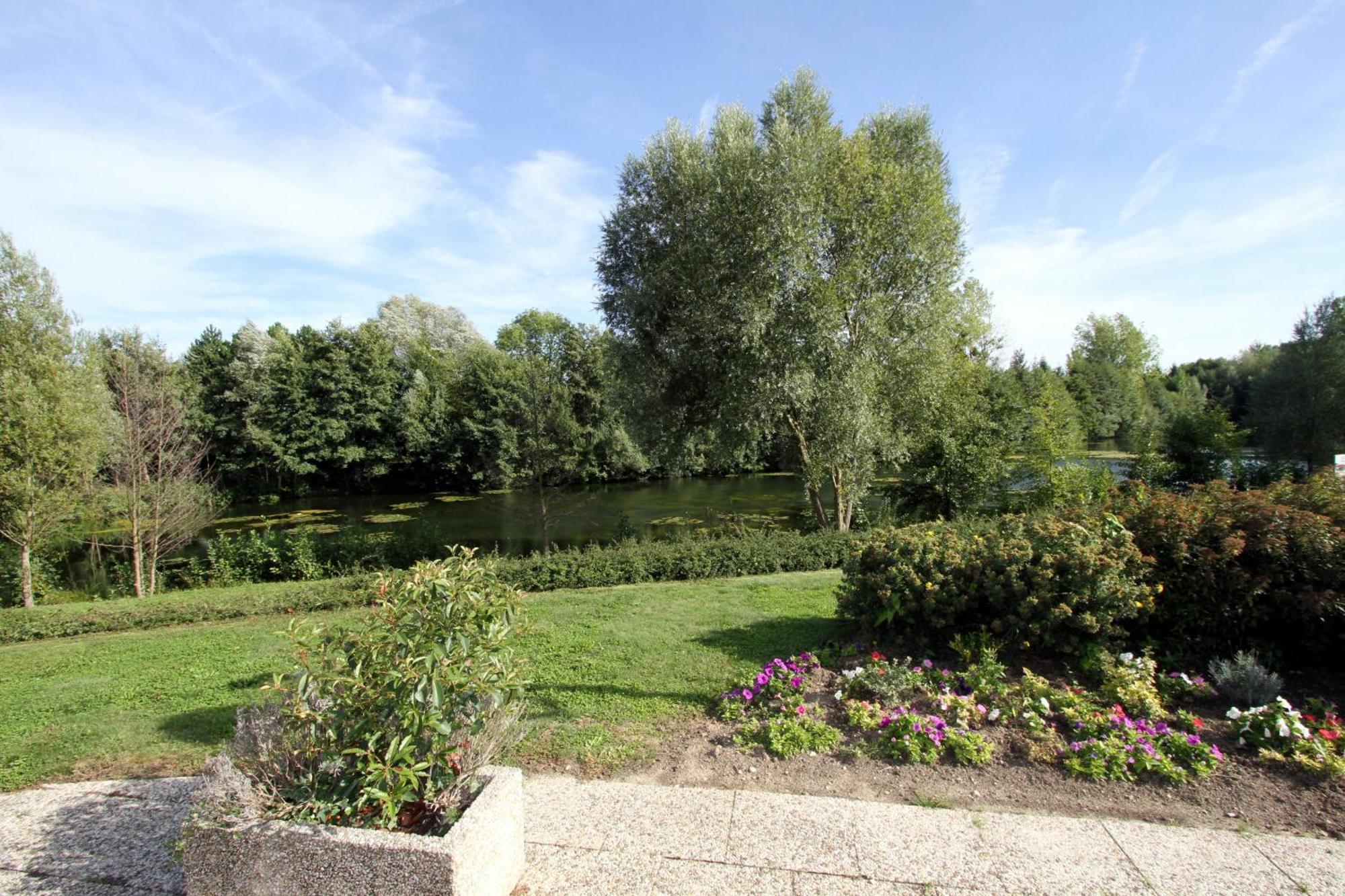 Ibis Chateau-Thierry Essomes-sur-Marne Exterior photo
